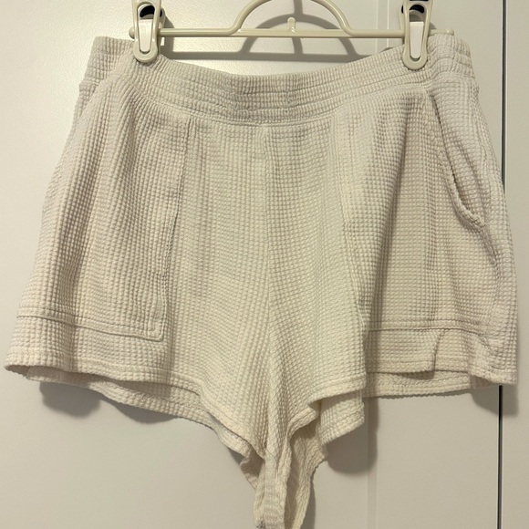 Aerie Offline White Waffle Shorts Size Medium Women’s - Picture 1 of 6